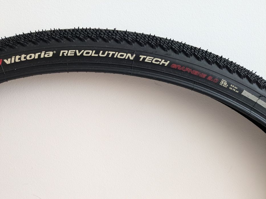 Гума за велосипед Vittoria Revolution Tech 700x38