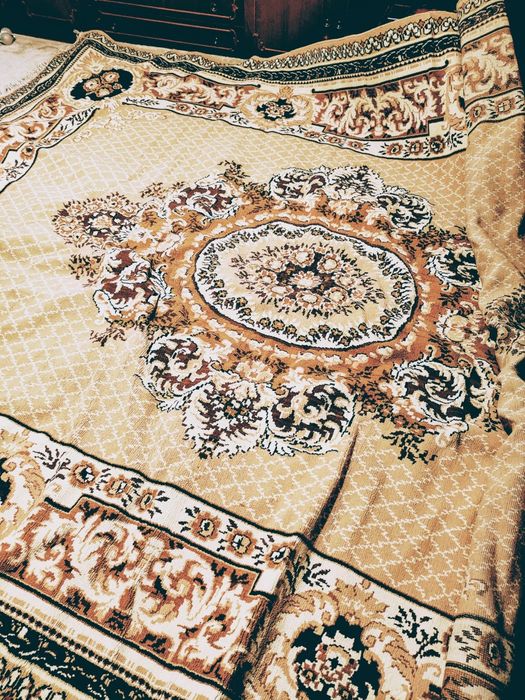 Vand doua covoare persane calitative.