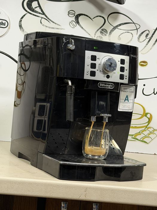 Кафемашина кафе автомат delonghi magnifica S с гаранция