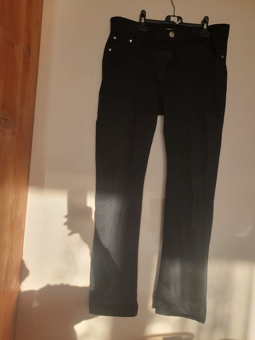 Два чифта дънки бяли и черни