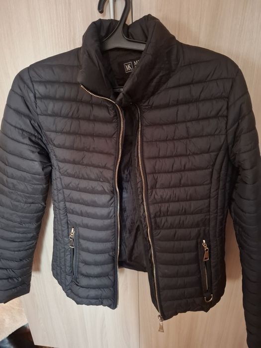 Продам куртку черную