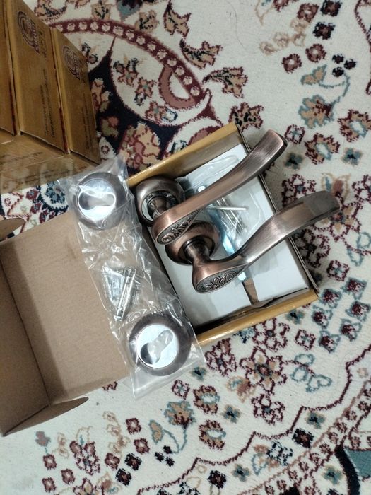 Продается Дверные ручки