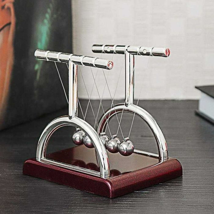 НОВА ЛЮЛКА НА НЮТОН.Блъскащи Топчета Люлката на Нютон.Перпетуум мобиле