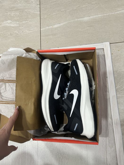 Продам кроссовки Nike 40-размер