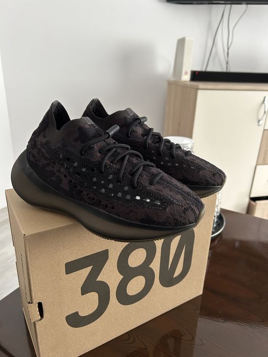Yeezy 380 onyx 37 1/3