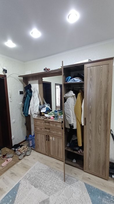 Продам Прихожая б/у