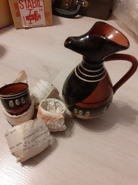 Всичко е намалено на половин цена, сервизи чашки и други красиви компл