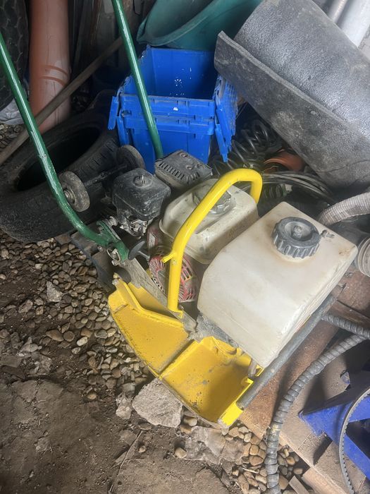 Inchiriez mai compactor, placa compactoare , picamer ,