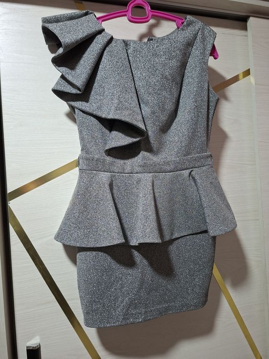 Продаётся красивое платье размер м