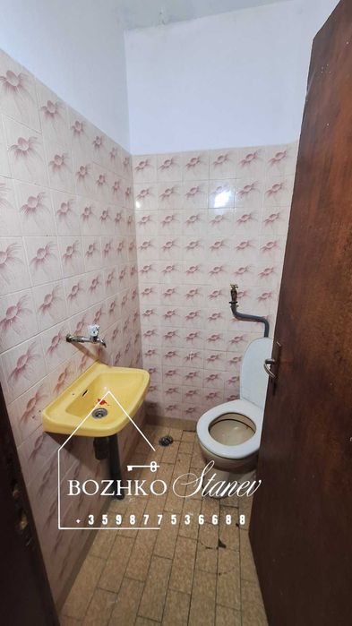 Продавам къща в гр. Долни Чифлик