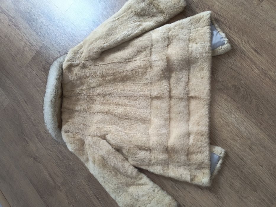 Vând haina blana vizon noua