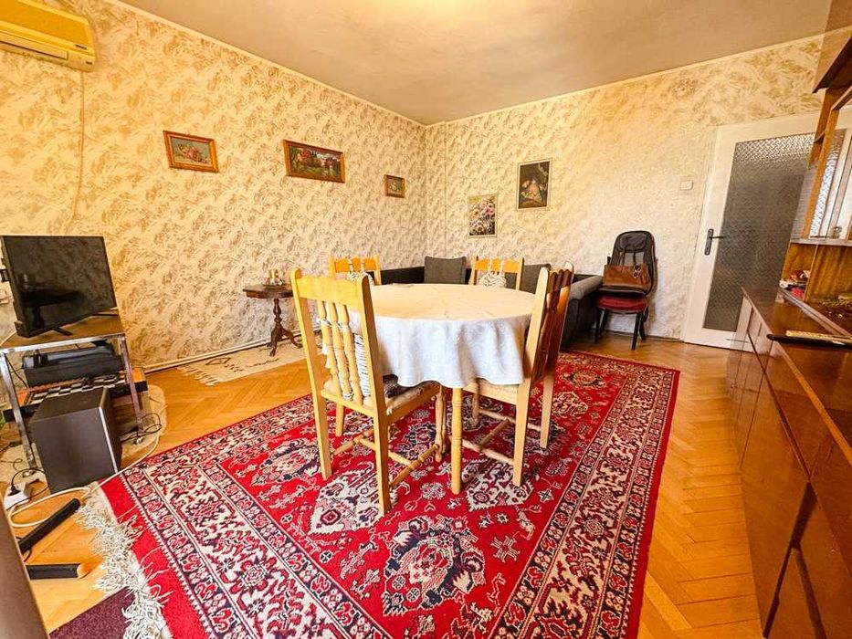 Продава се Тристаен апартамент в Русе, Център - 87 кв.м за 1472 €/кв.м - Снимка #8