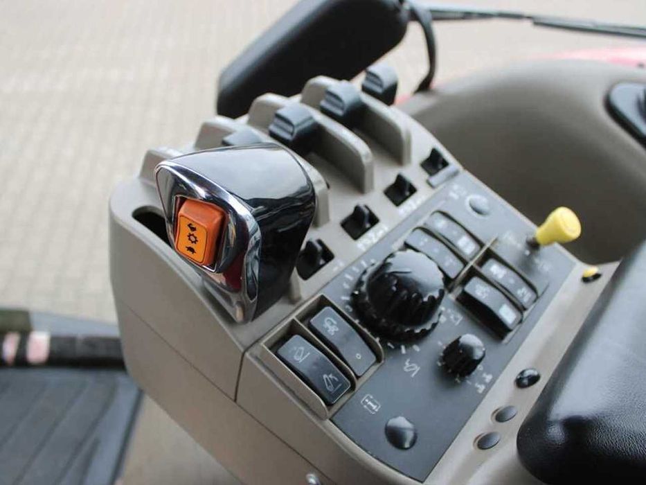 Трактор колесный Case IH 335