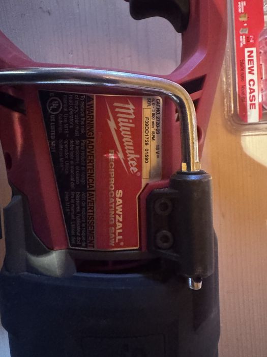 Milwaukee incarcator m12 si m18