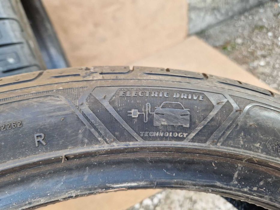 2 Goodyear R20 215/45 Летни гуми  DOT4922