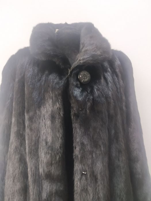 Натуральные норковые шубы большого размера.