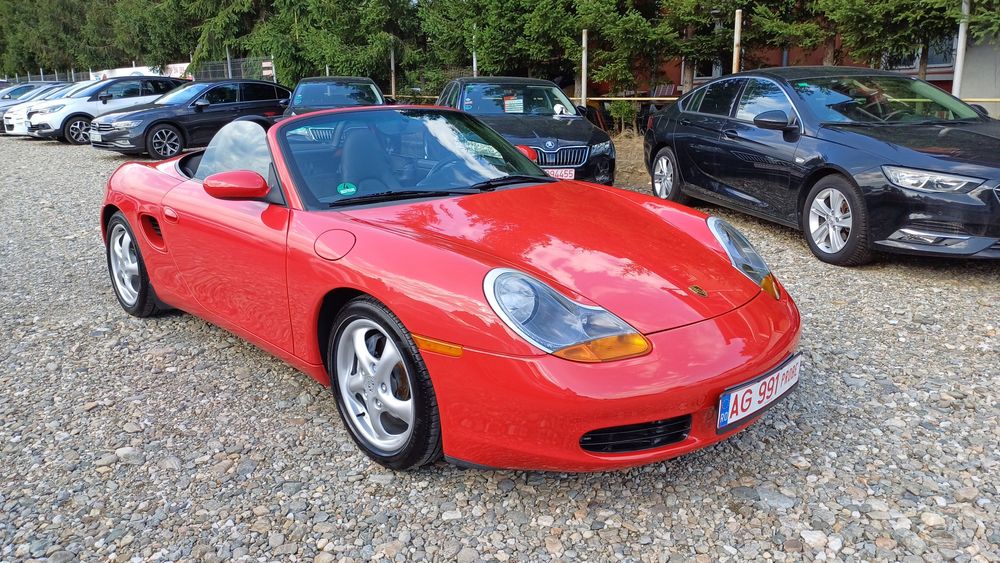Porsche Boxster 2.5i Cabrio 19500 €  Accept Variante 
Hardtop
Climatr