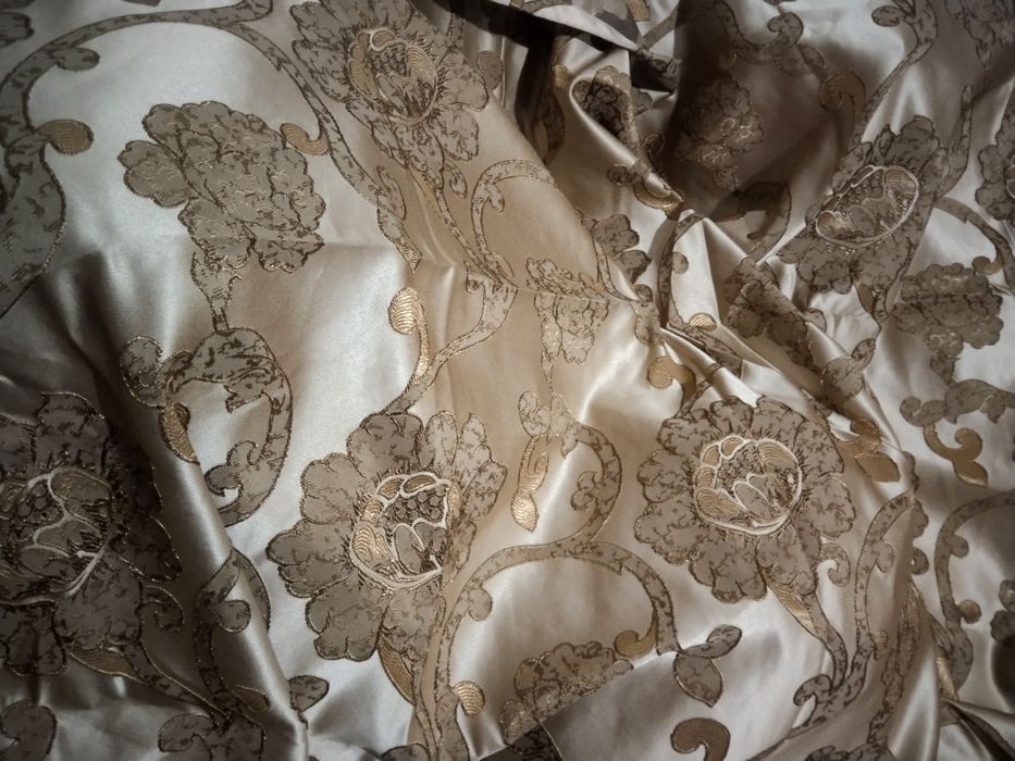 Продам две шторы теневые