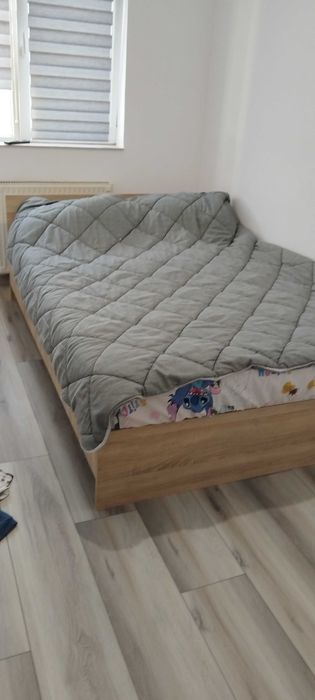 Vând pat cu saltea 140x200