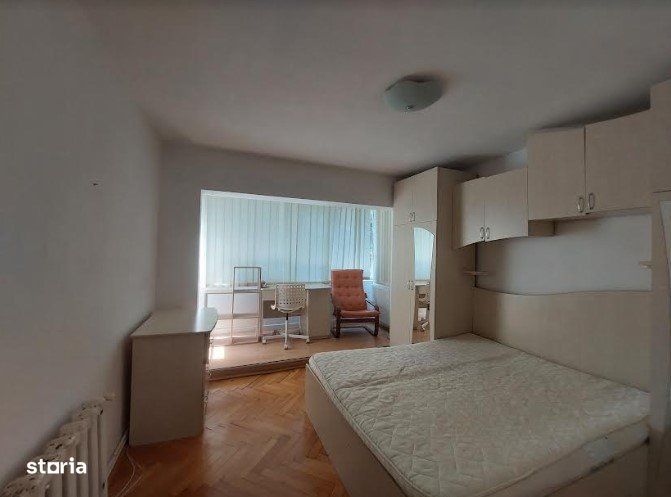 De inchiriat apart.3 camere decomandate zona UMF, str. Pasteur