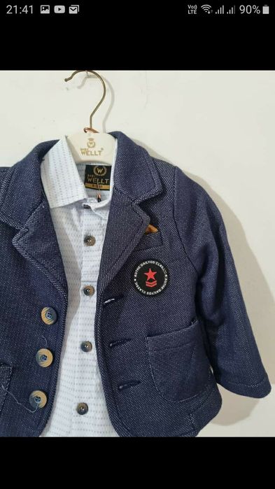 Vind costum baieti ,nou ,cu eticheta  nefolosit.