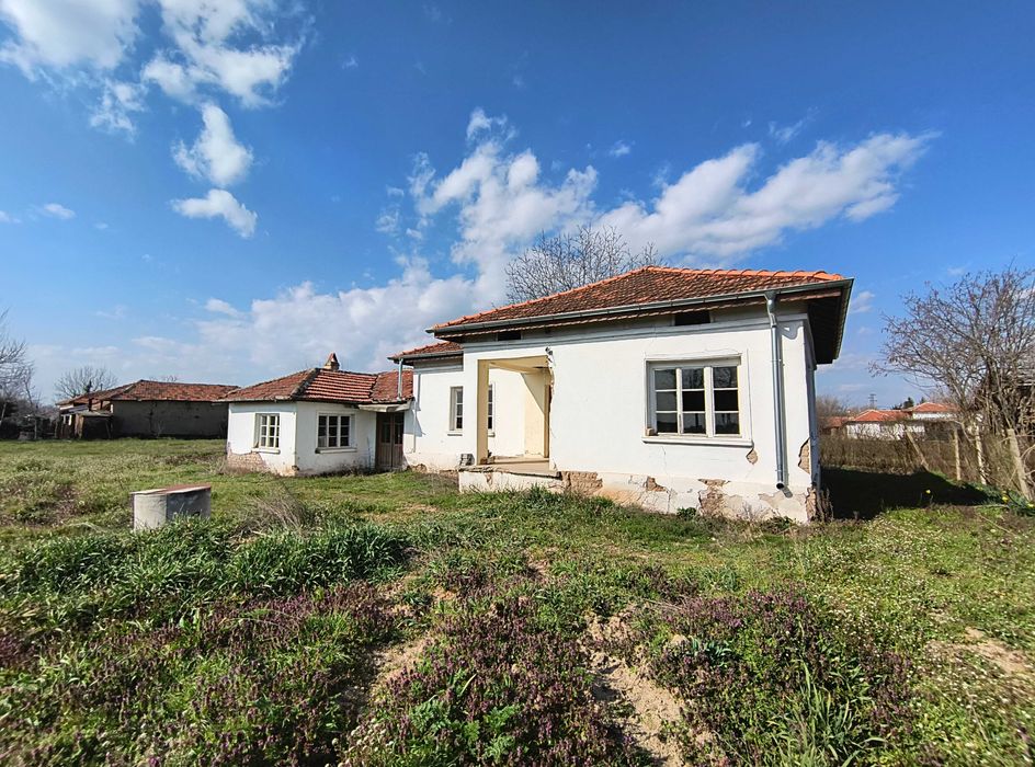 Къща в края на с.Боздуганово