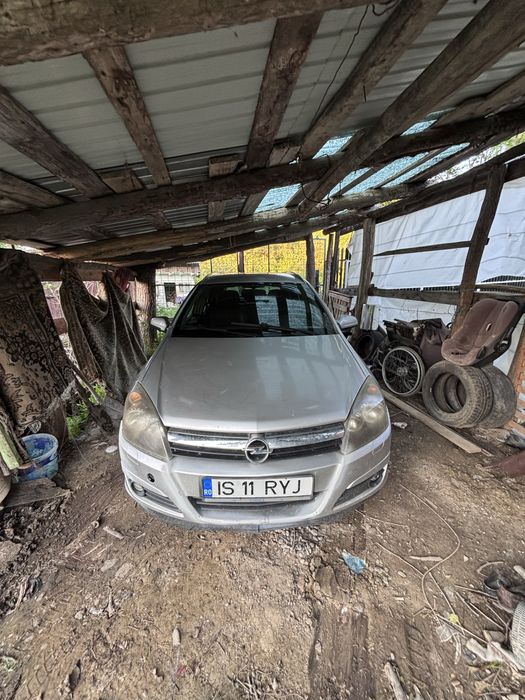 Opel astra fuctionla masina impecabila interior negru geamuri electrice motor 1,5 pret negociabil
