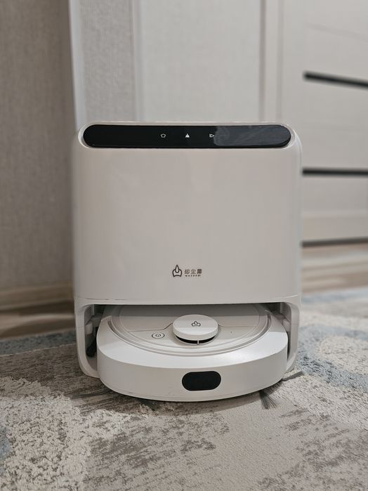 Робот-пылесос с влажной уборкой, умный, в отличном состоянии