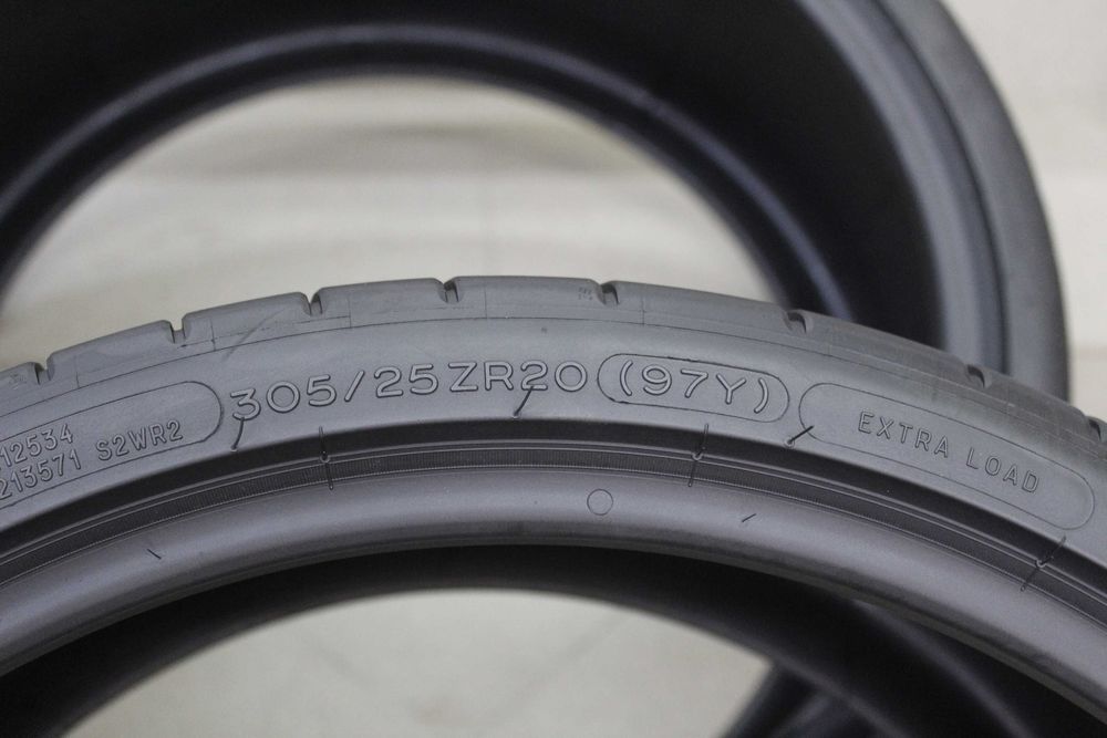 305/25-20 Michelin Pilot Super Sport