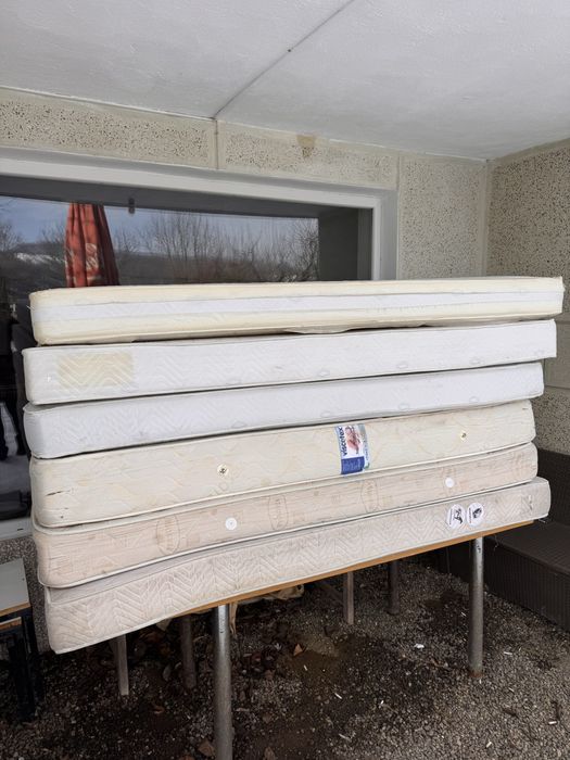 Saltea si pat de vanzare