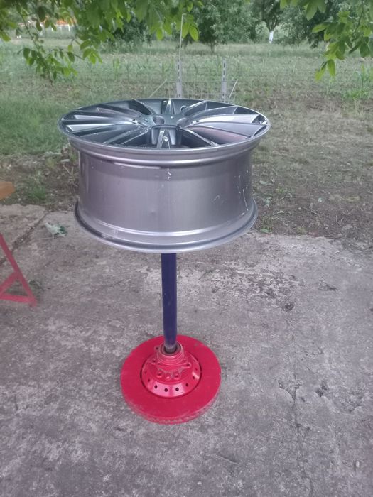 Masa masuta cafea rotativa din janta auto