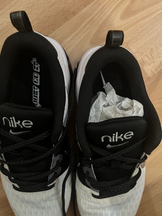 Кроссовки Nike Zoom Bella черно-белые