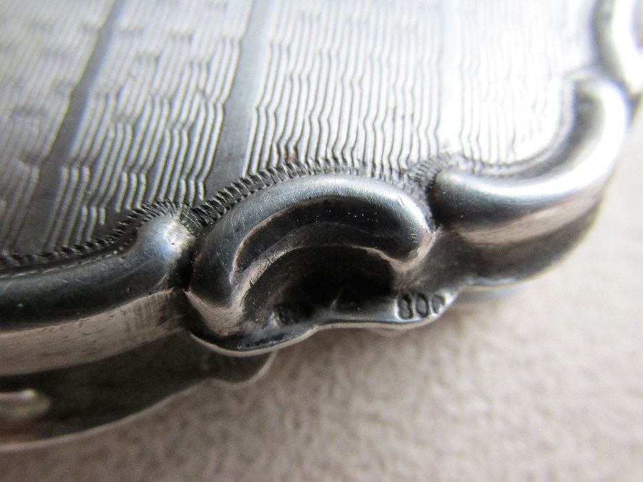 Стара сребърна,гравирана пудриера