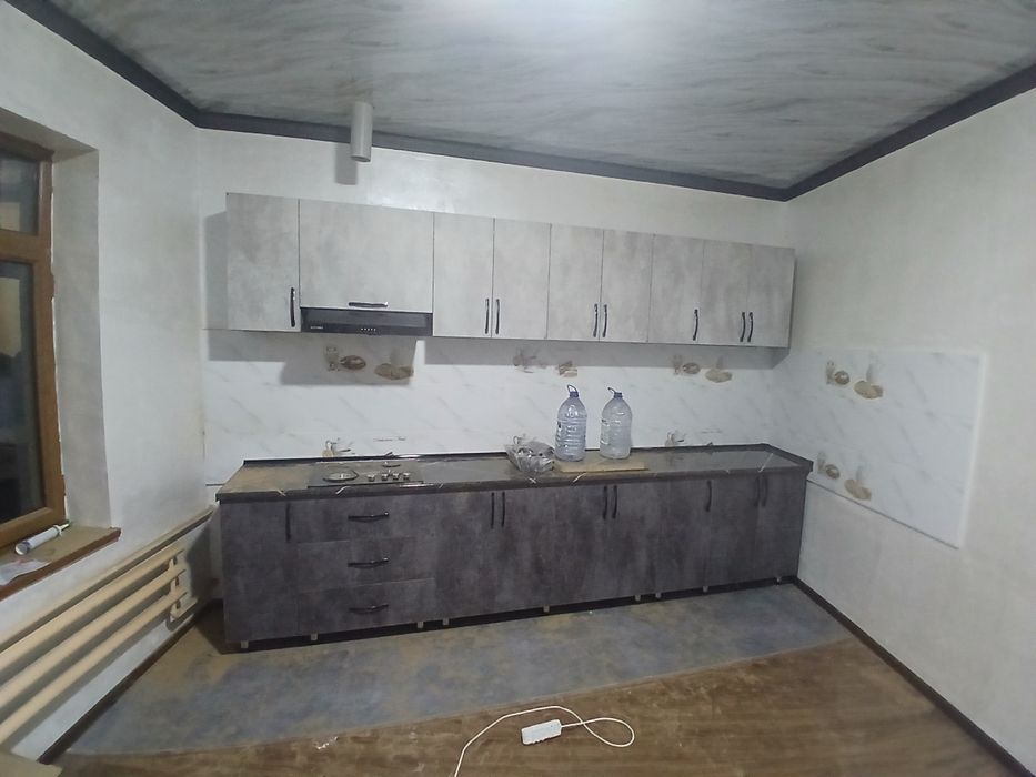 Kuhinniy mebel yasaymiza zakasga