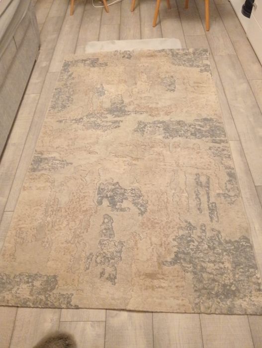 Vând covor model abstract