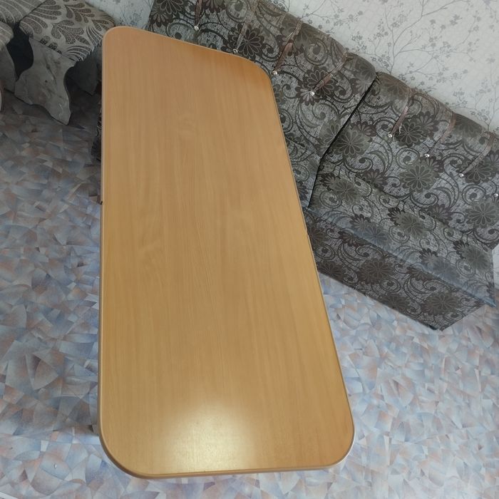 Продам стол  с табуретками (4 шт)