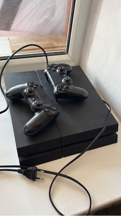 Продам ps 4, в хорошем состоянии