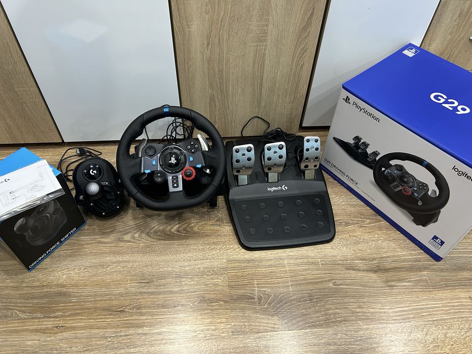 Logitech g29 Driving Force със скоростен лост