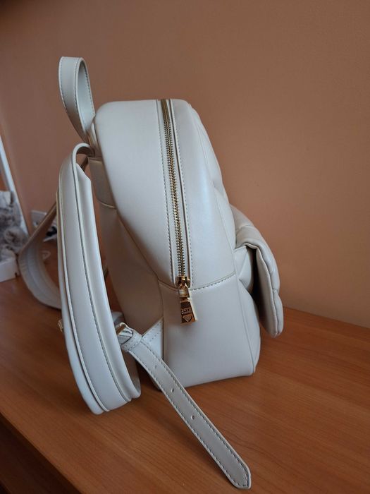 Love Moschino раница от еко кожа в цвят слонова кост