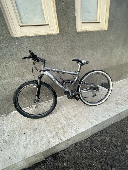 Se vinde bicicleta Cube