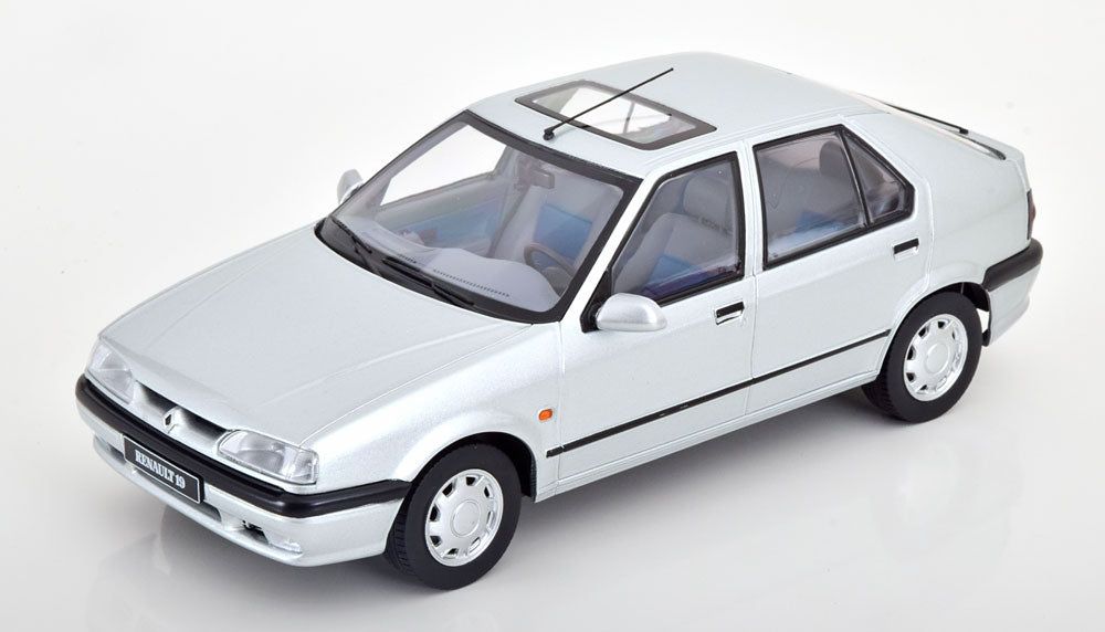 Macheta auto Renault 19 1994 1:18 Triple9