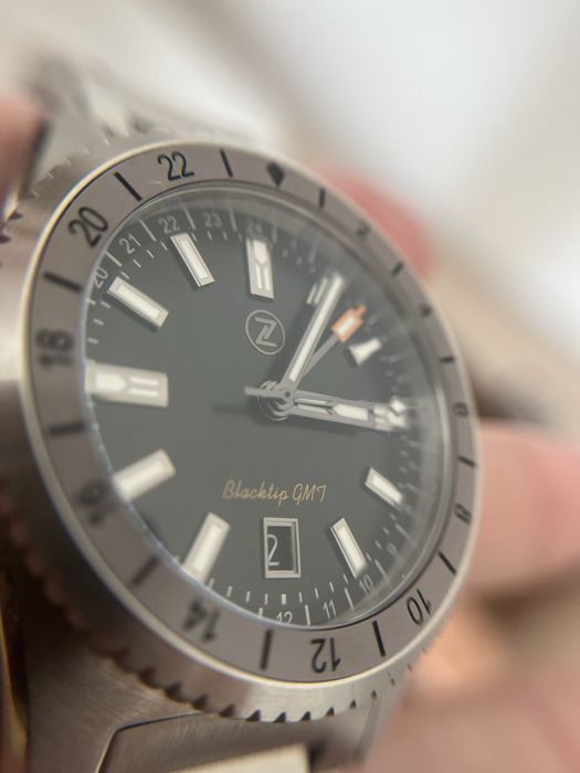 Часовник Zelos Blacktip 200m GMT "Coal Black"