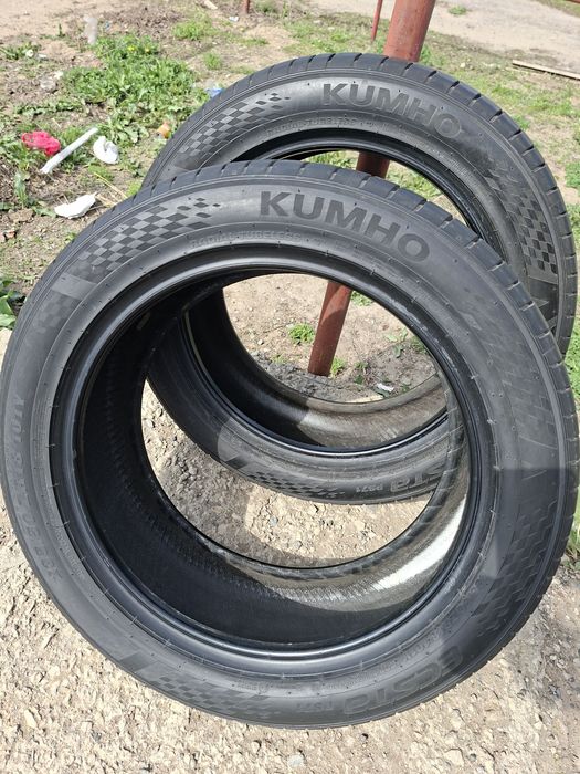 Продам шины. 235/50/18 кумхо экстра.