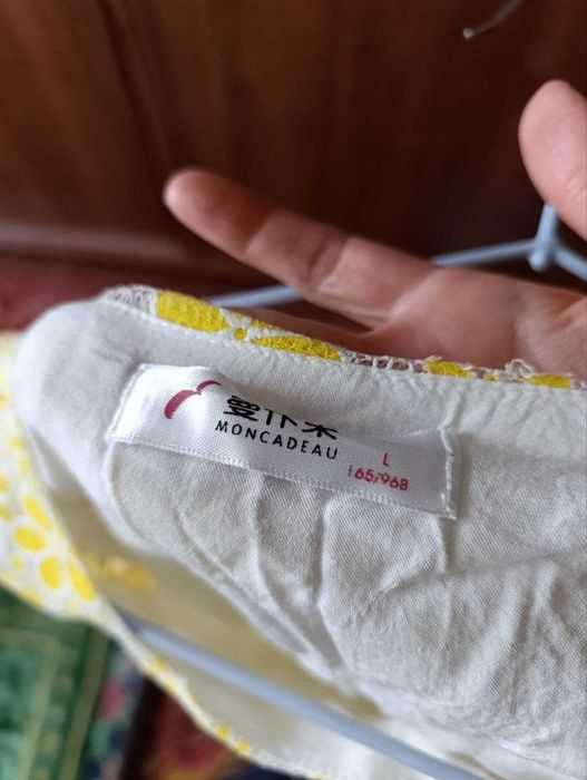 Отдаю платья бесплатно