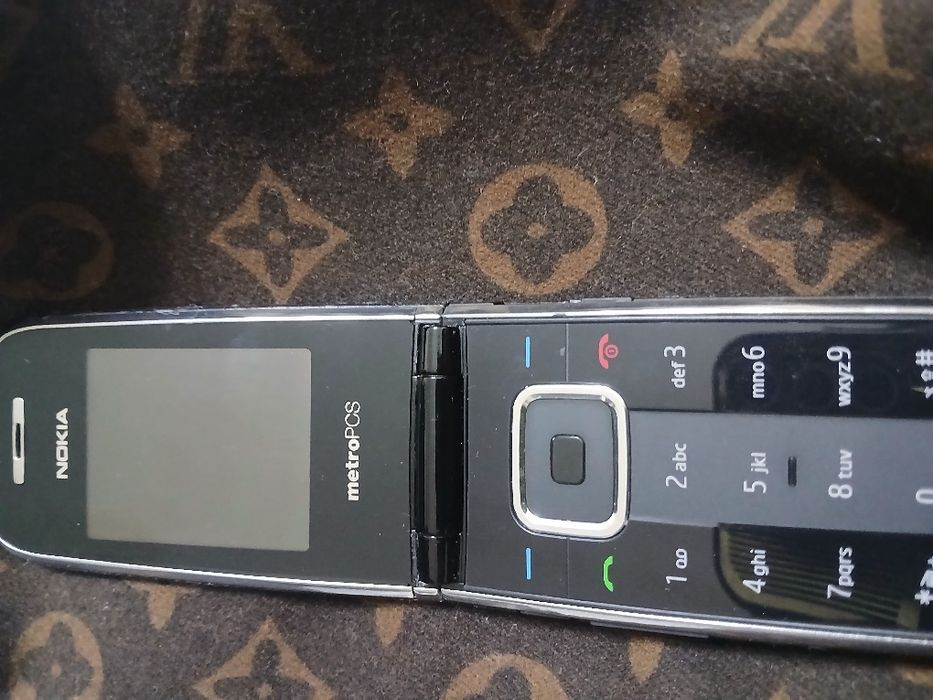 Assalom alekum telefon sotiladi Original Nokia 3605 10Soat ishlagan