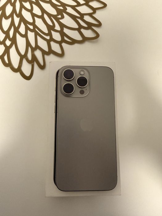 Iphone 15 Pro Max 256 GB Impecabil +17 huse si 2 folii de sticla