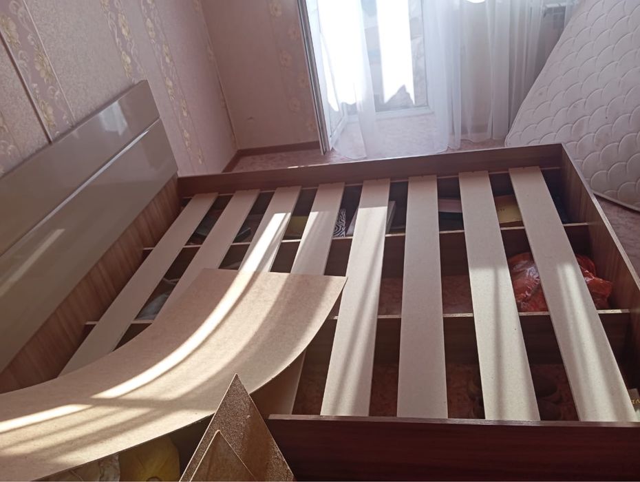 продам двухспальнюю кровать