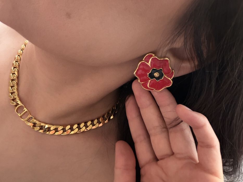 Клипсы и брошь Escada