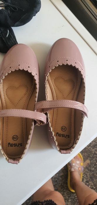 Обувки за момиче и сандали