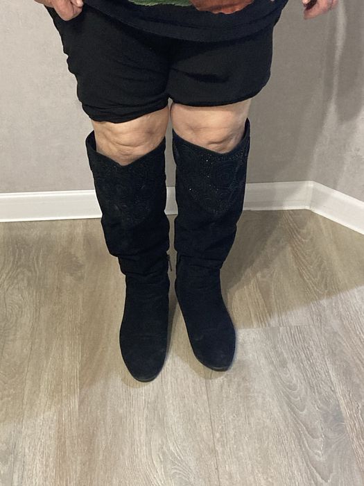 Продам замшевые сапоги